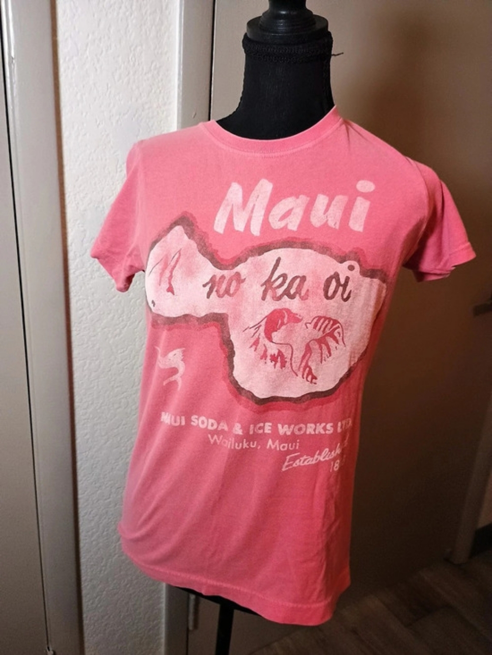 Maui Soda & Ice Works Graphic Short Sleeve Tee in Pink Size Small Like New